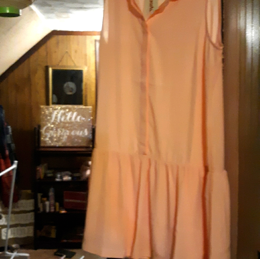 Peach mini dress with matching necklace ❣